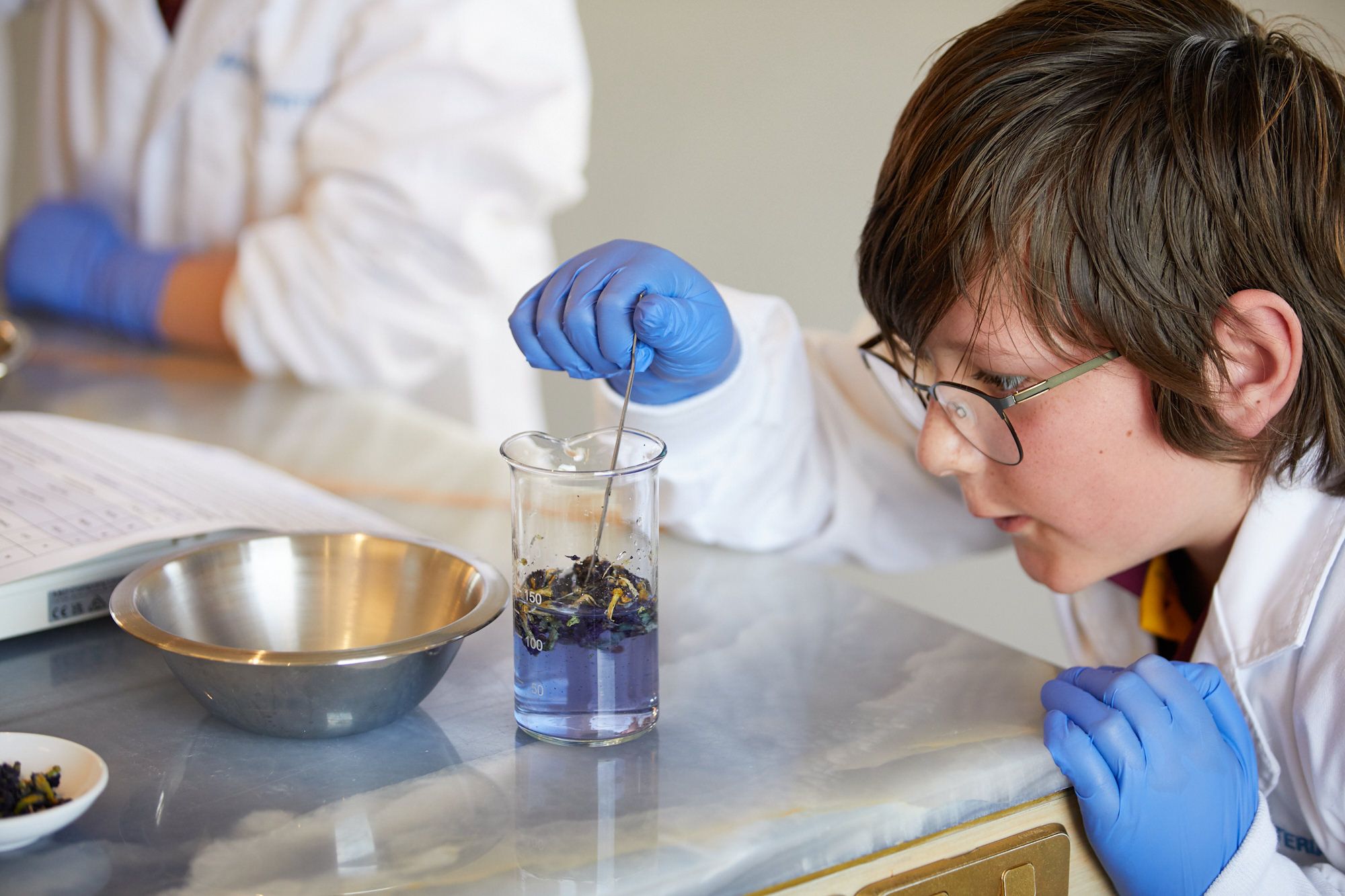 student makes potion in beauty lab