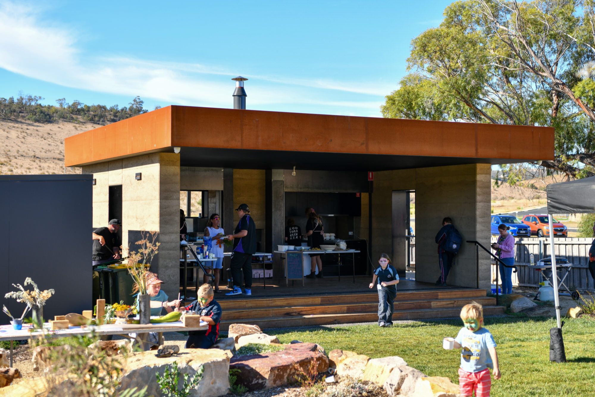 Outdoor kitchen at Bond Place