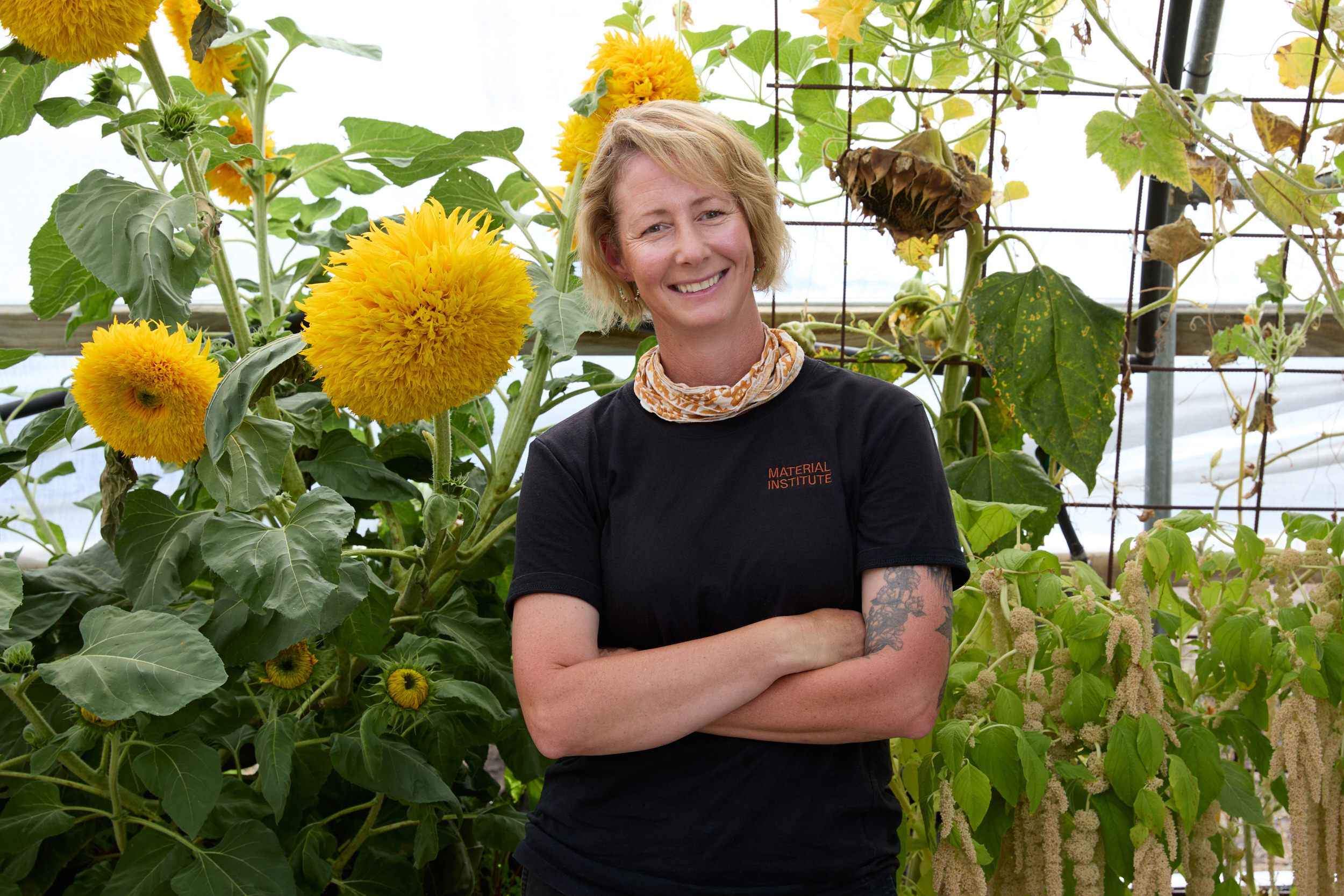 tara in front of flowers